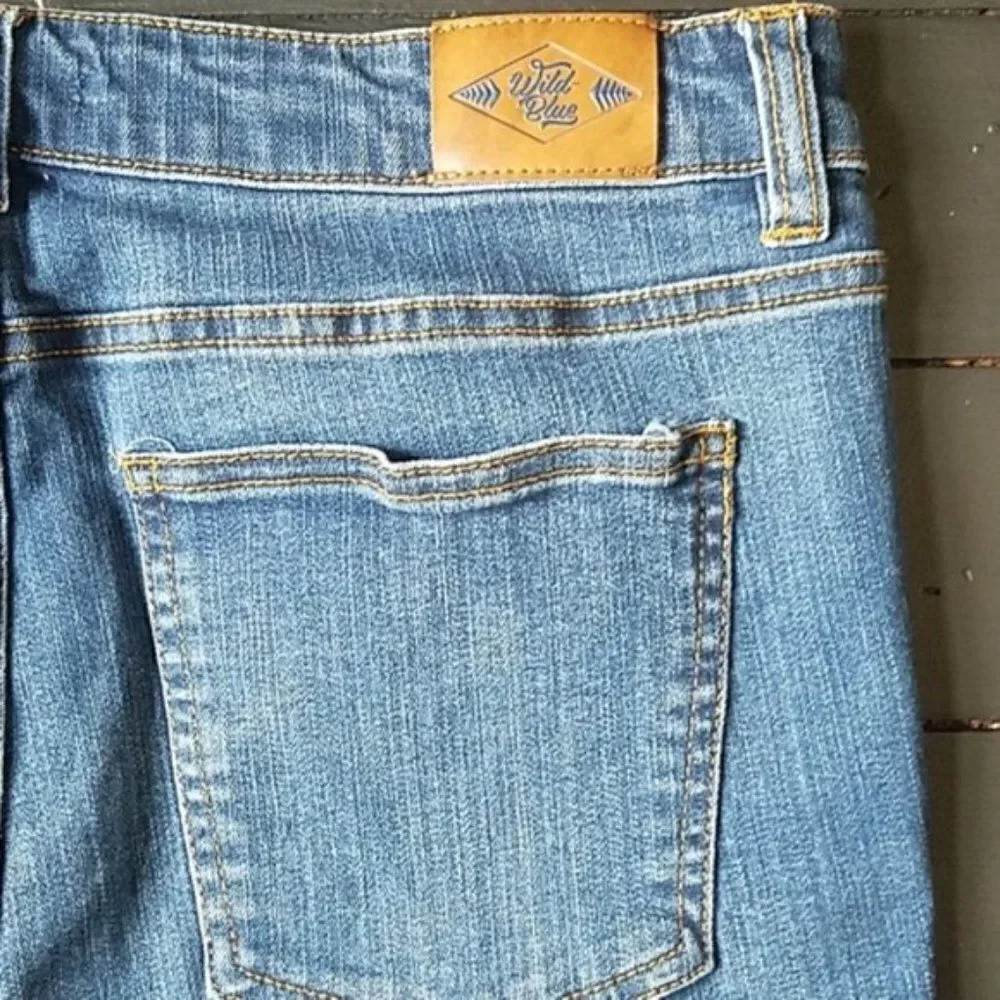 🌼 Wild Blue Cutoff Shorts - Picture 7 of 7